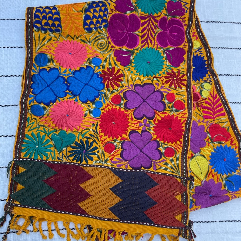 Floral Embroidered Table Runner - Picture 4 of 8